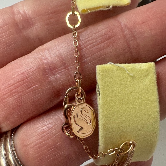 Swarovski Chroma bangle
Mixed cuts, Pink, Rose gold-tone plated - Picture 5 of 5